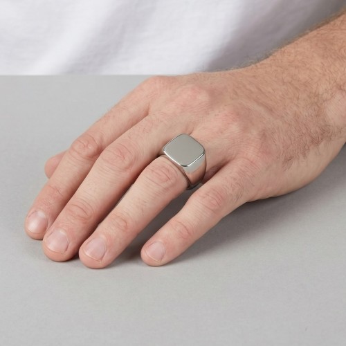 Steel Knight in a man finger illustrating the refined ring and the smooth interior for a perfect comfort