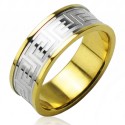 Bague moderne et très large pour homme en acier bicolore avec bandeau central orné d'une frise labyrinthe grecque et bords dorés