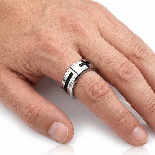 Industrial style ring worn to the annular man for a male look, virile and original