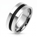 Anillo de anillo moderno y amplio para hombres en acero inoxidable pulido con una elegante banda central negra