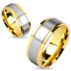 Anello moderno di alleanza per donna e uomo in acciaio a due colori con fascia centrale in argento spazzolato e bordi placcati i