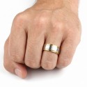 Primo piano della gamma larga da 8 mm combinata con la mano di un uomo che raggiunge, evidenziando il contrasto bicolore