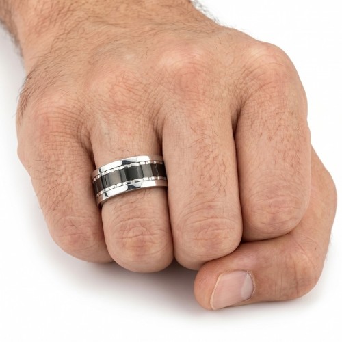 Anillo de color antiestrés rotativo de 10 mm de color negro y plata de dos colores que se arbolenean el dedo del hombre