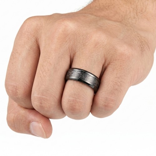 Ring with spatial rock pattern worn to the annular of a man for a contemporary, mysterious and elegant style