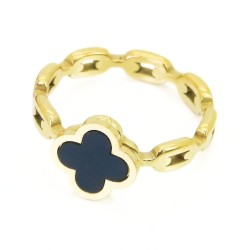 Moderne Frau mit goldener Frau aus Edelstahl mit einem Marine-Mesh-Ring und einem schwarzen Klee-Muster