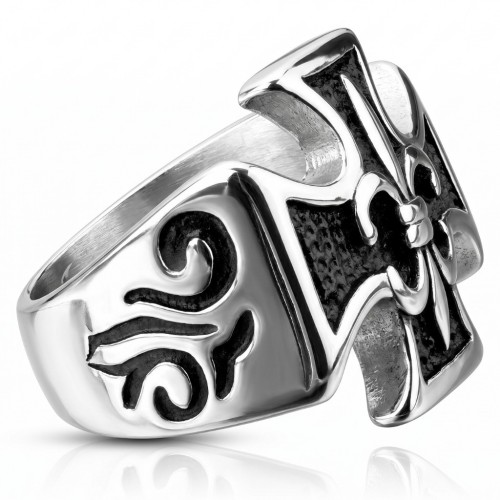 Chevalière croix fleur de lys illustrant ses sublimes tribaux en acier inoxydable