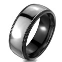 Anello moderno ed ampio anello per uomo con titanio con fascia centrale in argento satinato e bordi neri tritati