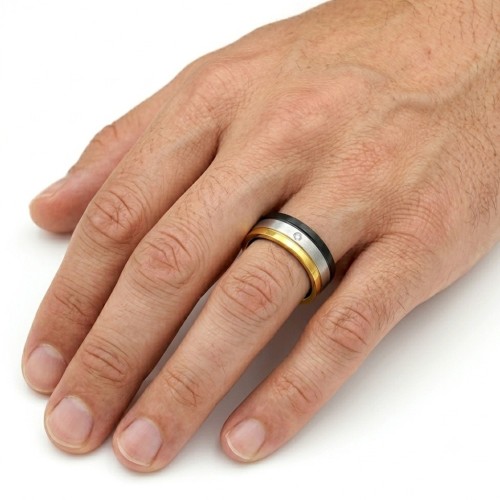 Anello in acciaio tricolore con anello di un uomo per uno stile moderno, elegante e risolutamente contemporaneo