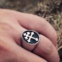 Cavaliere a Croix de Lorena portato al dito anulare o medio di un uomo per un patriota, stile storico e affermato