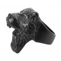 Vue de profil de la chevalière viking montrant les détails sculptés de la fourrure de l'ours et la gueule ouverte