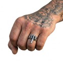 Handwriter Handhaber, die einen Mann skiiert, um Rebellenstil und Biker anzuzeigen