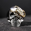 View of the ring showing the gloss of the golden ionization veneer of the contrasting scorpion with silver steel