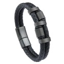 Bracelet montrant la finesse du tressage artisanal du cuir véritable et la texture des éléments décoratifs en acier noir