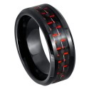 Nahaufnahme an den abgeschrägten Rändern des Rings und der glänzenden Oberfläche des schwarzen Ionisationsfurnierschutzes