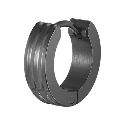 Plan rapproché d'une boucle d'oreille en acier inoxydable de couleur noir avec deux rainures pour un style moderne