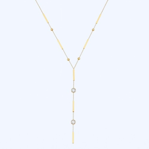 Primo piano sulle finiture delicate, le barre d'oro fine e criminando i cristalli della collana delle donne.
