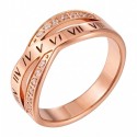 Bague pour femme en acier inoxydable or rosé, design deux anneaux entrecroisés avec chiffres romains et cristaux scintillants.