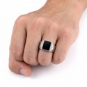 Caballero moderno y amplio para el hombre de acero inoxidable con una cara rectangular con un cabujón negro