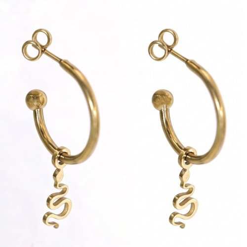 Boucles d'oreilles pour femme en acier doré avec fermoirs type poussette pour clous d'oreilles et les petits serpents.