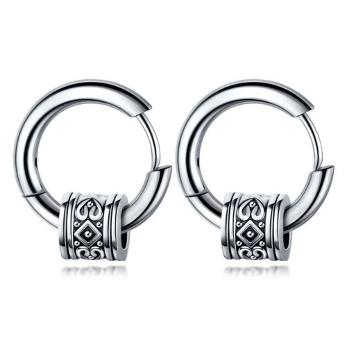 Boucles d'oreilles créoles pour homme en acier inoxydable, ornées d'un cylindre coulissant avec gravures tribales et celtiques.