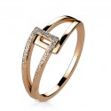 Anillo original y moderno para mujeres en acero de oro rosa con dos triángulos superpuestos que incluyen un sandblaster