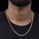 Chaine collier acier doré à l'or fin maille venitienne box 3mm 60cm portée par un homme