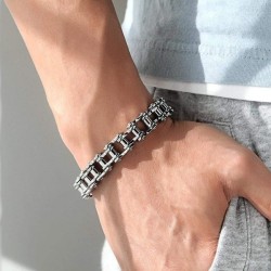bracelet incontournable pour les amateurs des deux roues