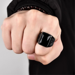 Anillo de sello para hombre acero y piedra toda hoja de cannabis negra