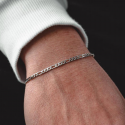 Bracelet gourmette acier maille figaro argent 20cm largeur 3mm portée par un homme