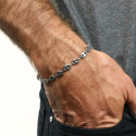 Bracelet acier inoxydable maille grains de café 21cm 6mm porté par un homme