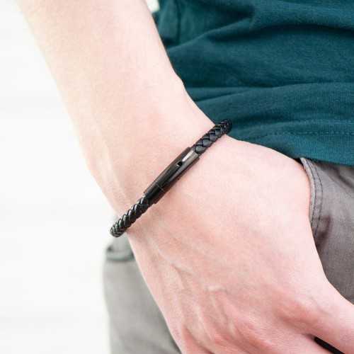 Bracelet braided leather and clasp black magnetic steel modern worn by a man