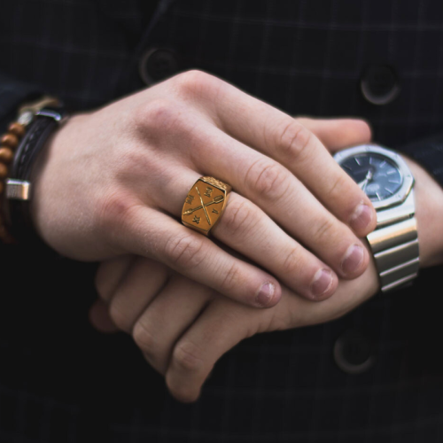 Anillo Knight Chapado en chapado en oro Plateado Compass 2011 MMXI rango por un hombre