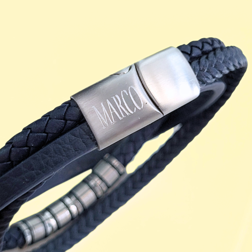 Bracelet homme cuir bleu tressé triple liens et fermoir acier aimanté personnalisé avec gravure