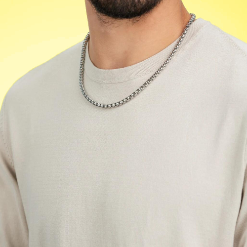 5mm round box chenille mesh steel chain set worn by a man