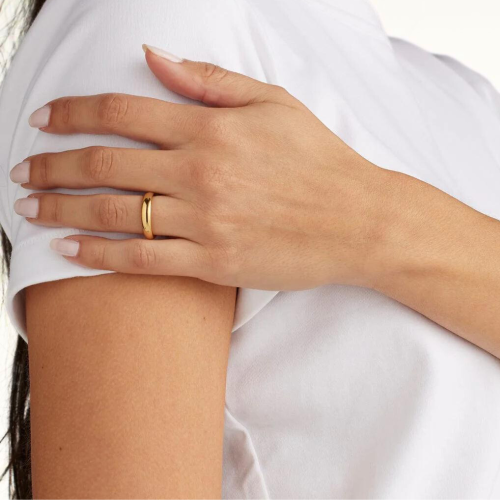 Anillo anillo Alianza Boda Gold Steel 4mm Waped por una mujer