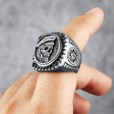Anillo de sello grande de acero con calavera de motorista liberty 1927 usado por un hombre