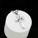 Collier pendentif homme trois croix superposées acier chaine incluse fond noir