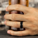 Schwarzer Ringring schwarzer Edelstahl- und Kohlenstoff-Zentralband Jolily