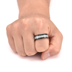 Anillo de alianza moderno y amplio para hombres en acero inoxidable negro con incrustación de banda central efecto meteorito 2
