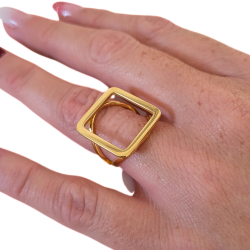 Bague anneau femme acier doré à l'or fin ajourée carrée moderne