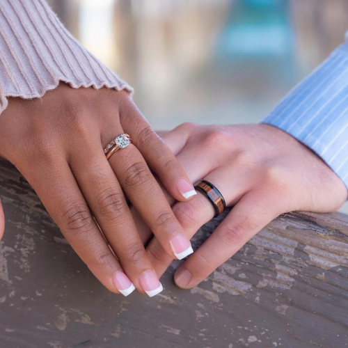 MAN stahl Verlobungsring Ring schwarz KOA Allianz hölzerne zentrale Band für eine Hochzeit Bis