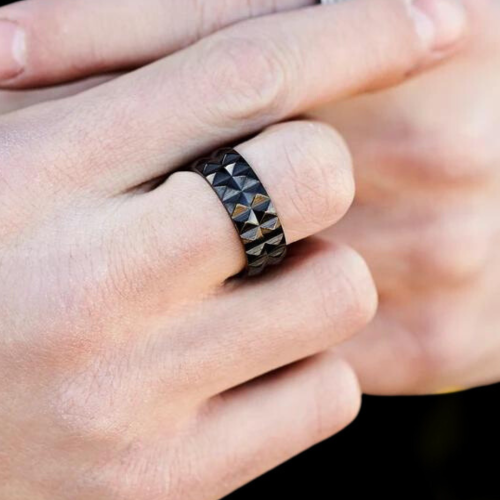 Men's ring in black steel with picot point rock...