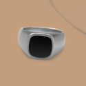 Cabochon Ring Onyx Black Edelstahl Silberbrauner Hintergrund