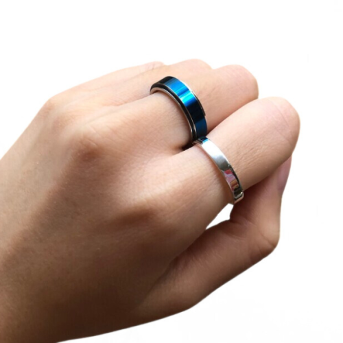 Anillo de mujer de acero inoxidable azul Bordes de color plateado - Anillo de estrés giratorio de giro