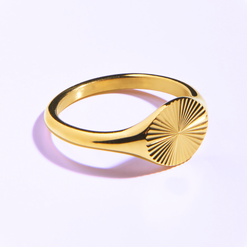 Ring Strahl der Sonne Ritter Frau goldenen Stahl mit feinem Gold moderne Hintergrund rosa