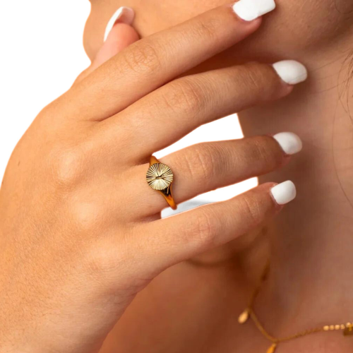 anello con sigillo del sole da donna in oro