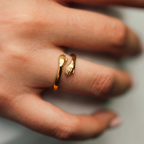 Hug ring in gold stainless steel woman Valentine's Day idea