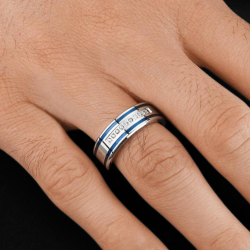 Verlobungsring aus polierter Stahlmann mit zwei blauen Linien und Zirkonsreihe 2