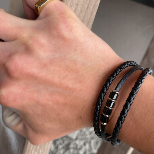 Black leather bracelet braided triple ties and clasp magnet steel 20cm worn by a man
