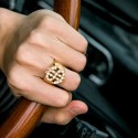 Segno del cavaliere del dollaro in acciaio dorato in acciaio dorato Bling Hip Hop Bling